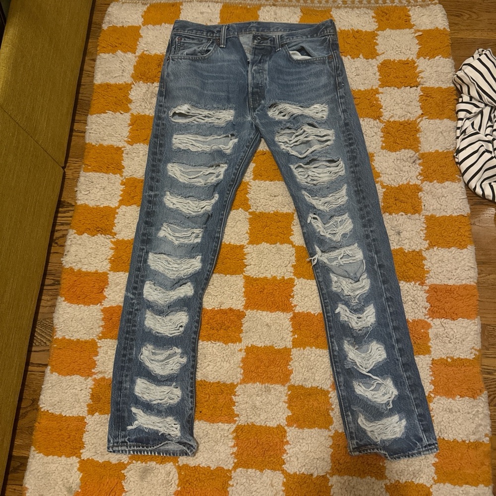 Distressed Levi Renewal Jeans! never worn! Size medium - Picture 3 of 7